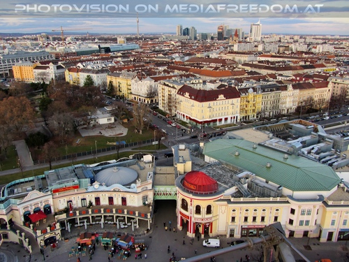 Mit Riesenrad �ber den D�chern Wiens