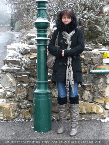 Neben der Laterne...