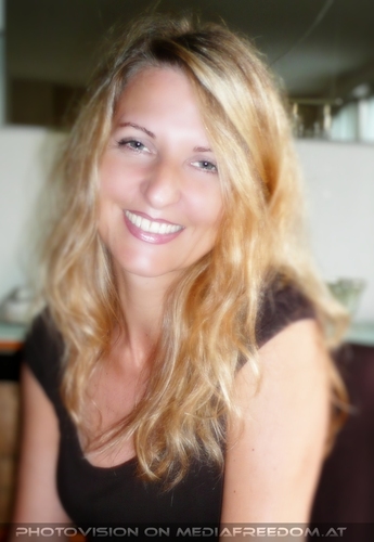 Manuela - The Painter - having fun