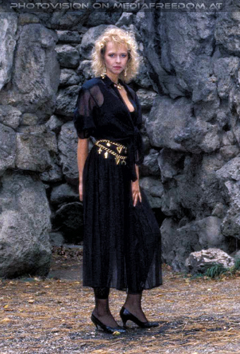 Lady in black 02: Doris R.