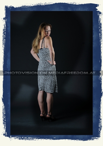 Cover Up 07 - Bettina Scene 01