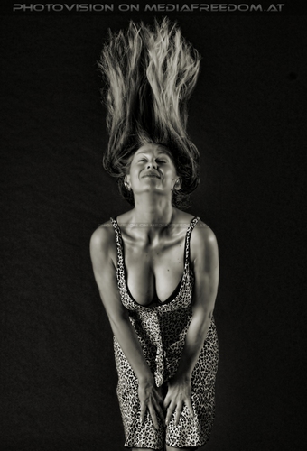 Cover Up 12 - Bettina Scene 01