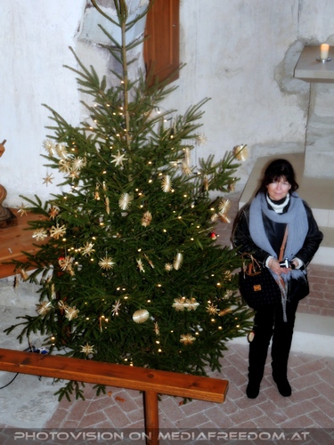 In der Kapelle mit Christbaum: Eva D.
