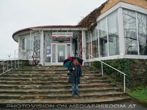 Vor dem Cafe-Restaurant Cobenzl