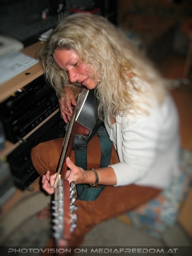 Guitar Lady: Andrea S.