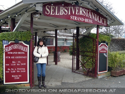 Vorm Strand-Beisl: Eva D.