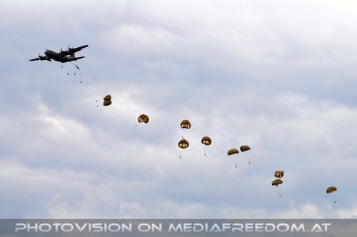 Fallschirmspringer Absprung