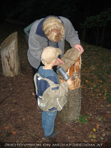 Vater und Sohn am Lehrpfad