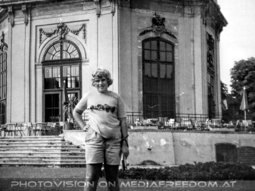 Schulfreund vor dem Kaiserpavillon