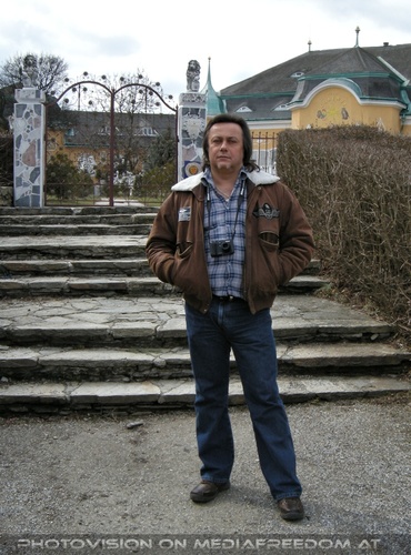 Vor dem Schloss: Charly Swoboda