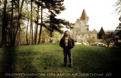 Mit Martinskirche und Wehrturm: Charly Swoboda