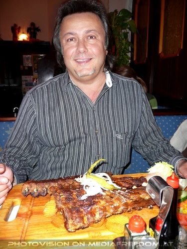 Puttin on the ribs: Charly Swoboda