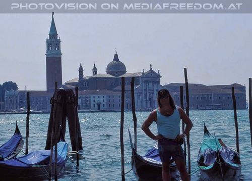 Vor den Gondeln die...