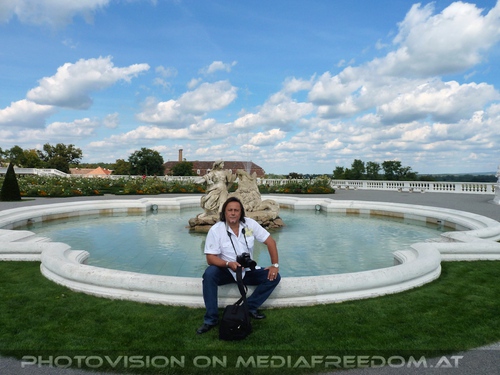 Vorf dem Brunnen: Charly Swoboda