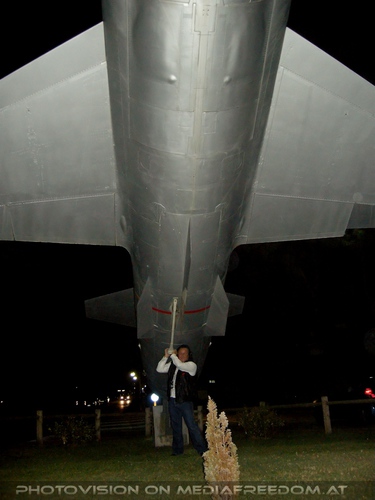 Beim Kampfjet Monument
