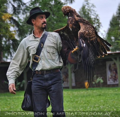 Falkner mit Adler