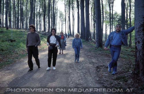 Waldspaziergang 02: Martin Brandtner,Marika B.,Gabriele K.,Gabriele P.,Heinz Angel