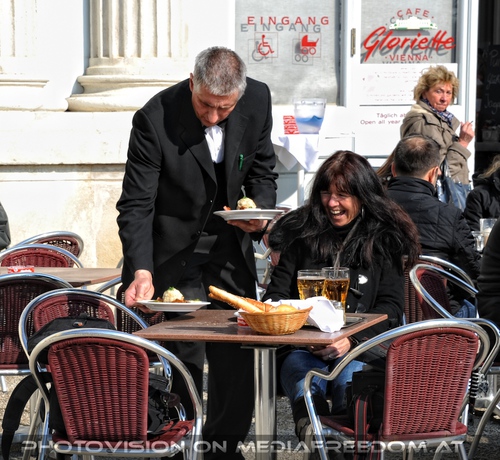 Das lustige Wiener Madl im Gloriette Cafe: Eva D.