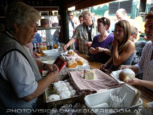 Kult Buchteln beim Baumgartner