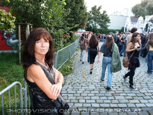 Return from outer space 02: Eva D.