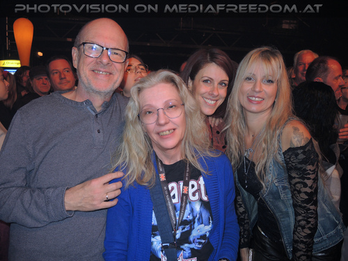 The farewell to "Love Hurts" Razamanaz 14: Isabella S., Doro de A.