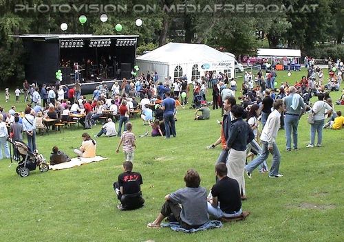 The Doors are open - Tour Pix 01