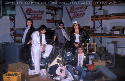 Bloody Flags: Herby Emergency (Herbert Aigner), Pete de Oliviera (Peter Swoboda)