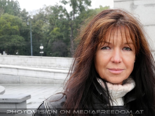 Vor dem Parlament: Eva D.