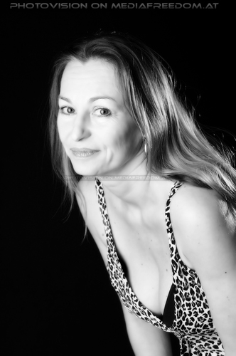 Cover Up 08 - Bettina Scene 01