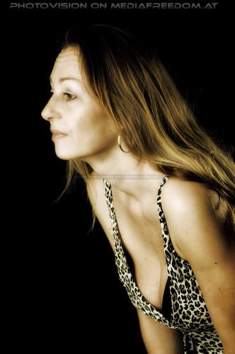 Cover Up 13 - Bettina Scene 01