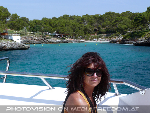 Glass bottom boat tour 33: Eva D.