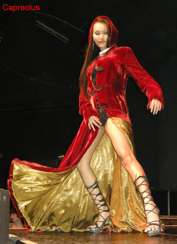 Red coat: Model, roter Mantel