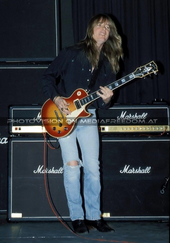 Screaming Blues Blaster 02