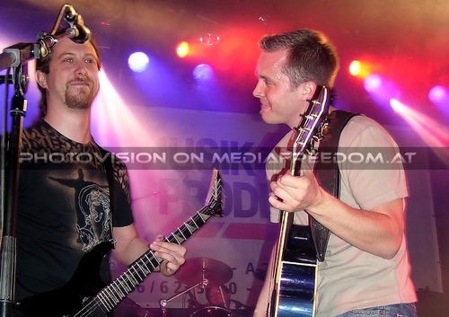 Life returns live 08