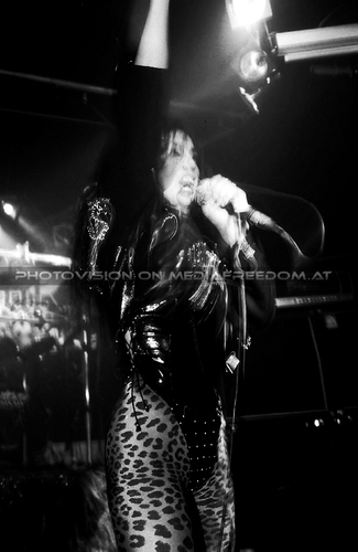 Fighting for the lady - Tour Pix 16