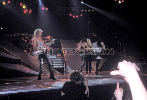 Special guests - Rhythm of love: Rudolf Schenker,Klaus Meine,Lita Ford,Jon Bon Jovi