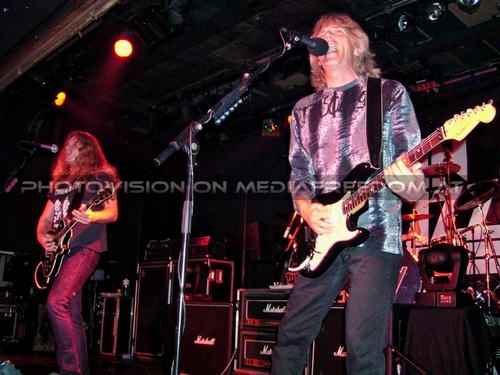 Still in love with you: John Sykes,Scott Gorham