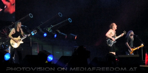 Black Ice - Tour 71: Malcolm Young,Angus Young,Cliff Williams