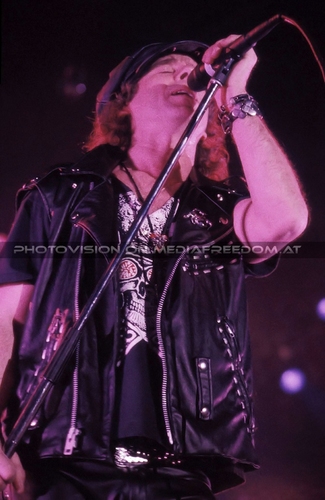 Crazy World - Tour 11