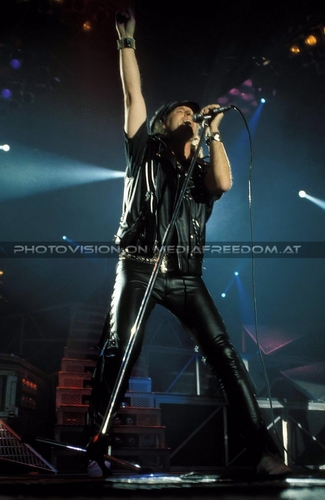 Crazy World - Tour 15