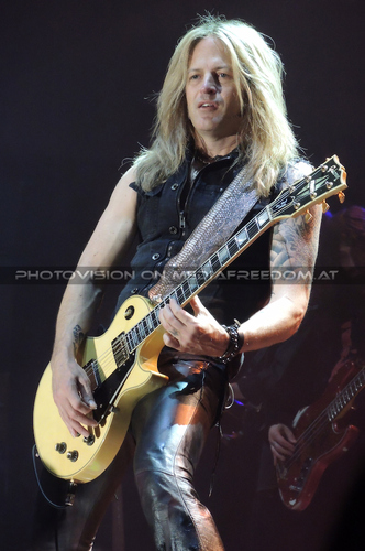Forevermore 19: Doug Aldrich