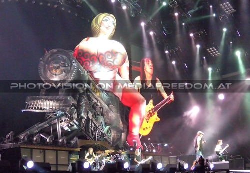 Black Ice - Tour 53: Malcolm Young,Phil Rudd,Cliff Williams,Brian Johnson,Angus Young