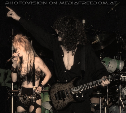 Addicted to love: Christine Black,Mart Wright