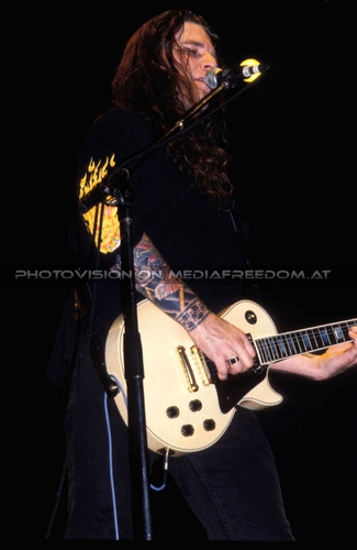 Fire in the night: Ricky Mahler