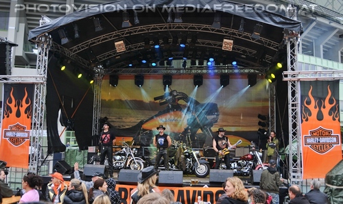 Air metal: Stefan Pencik,Jimmy Konas,Karl Charly B�hm