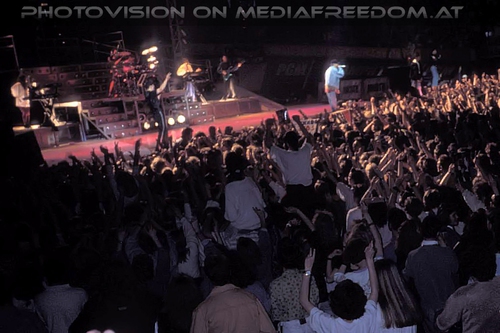 Step by step - Tour Pix 25: Jonathan Knight,Joey McIntyre,Jordan Knight,Danny Wood,Donnie Wahlberg