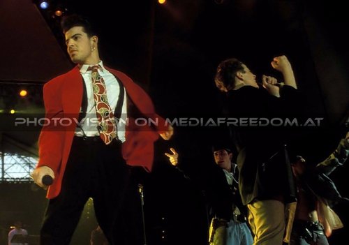 Step by step - Tour Pix 30: Jordan Knight,Joey McIntyre