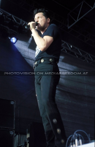 Bloody Buccaneer Tour - Pix 31: Barry Hay