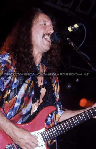 Different World Tour 08: Mick Box