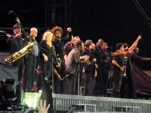 Wrecking Ball Tour - Pix 57